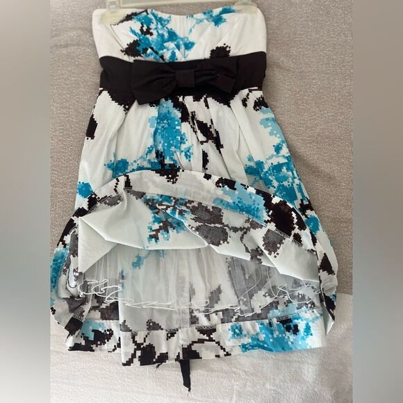 Pixelated White / Brown / Blue Strapless Dress - Picture 4 of 4